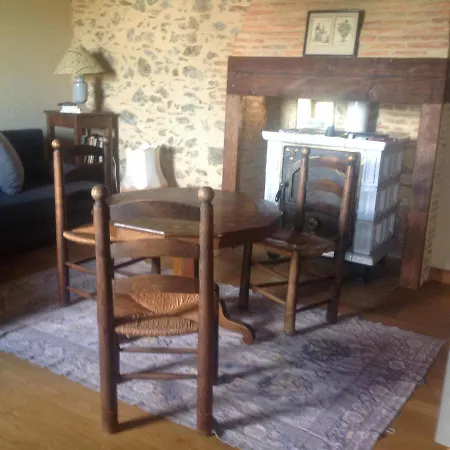 Superbe Petite Maison De Caractère Dans Le Cantal Hébergement de vacances Maurs